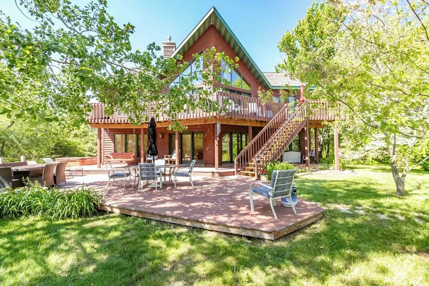 LARGE LAKEFRONT HOME ON LAKE PETENWELL  WITH VOLLEYBALL COURT - Image 1