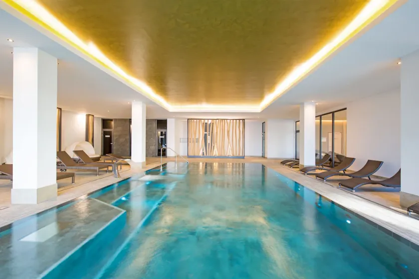 Komfortabel stor suite, pool og sauna, 30 meter til stranden, stor sydvendt altan - Image 1