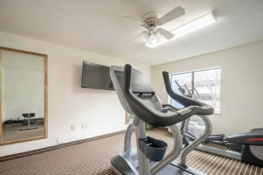 OYO Townhouse Houston Airport North - Image 1