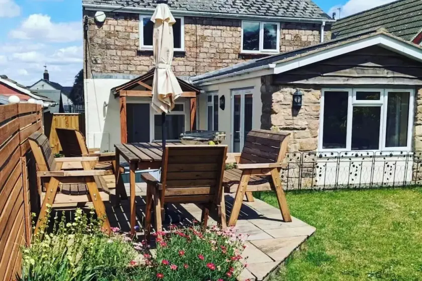 Charming Miners' Cottage | Dog Friendly w/ Hot Tub - Image 1
