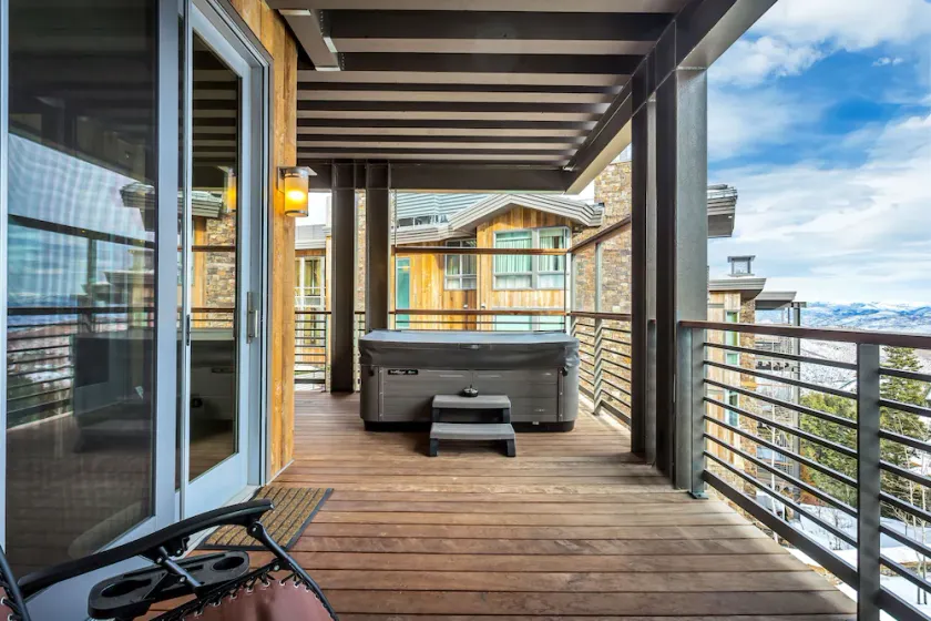 Premium Five Bedroom Suite 5 Apartment Hotel by Redawning - Image 1