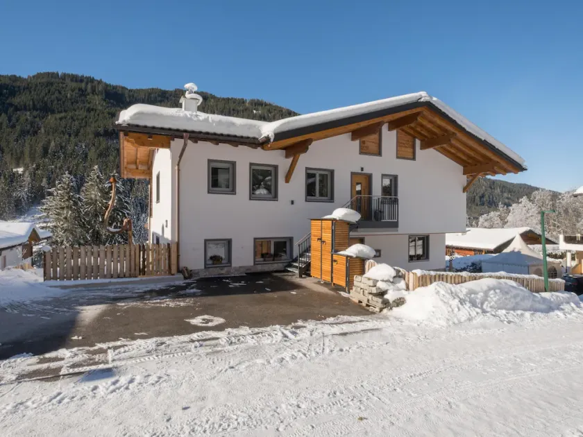 Modern apartment with ski storage and balcony - Image 1