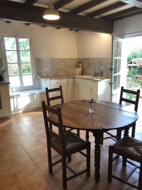 Farmhouse with Private Pool and Fenced 1 Acre Garden - Image 1
