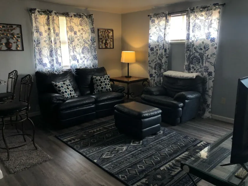 Cozy 1 bedroom unit near the Fairgrounds - Image 1