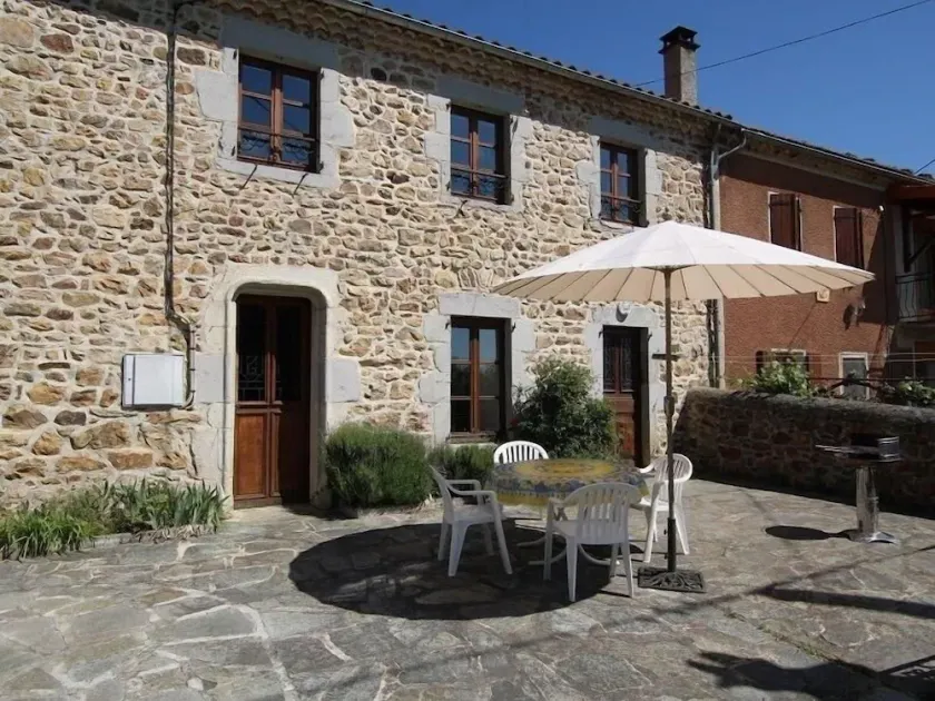 Gîte indépendant avec cour privative près de Lavoute-Chilhac et Langeac - Image 1
