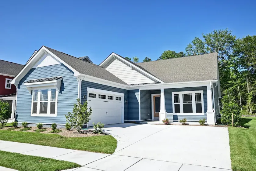 Beautiful 5 bed/4 bath House in the Ocean View Beach Club Community! Wifi Available, Pool, Fitness Center, Sauna, Weekend Beach Shuttle! - Image 1