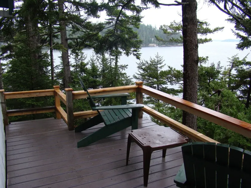 1930's Private Oceanfront Cottage med Deep Water Dock - Image 1