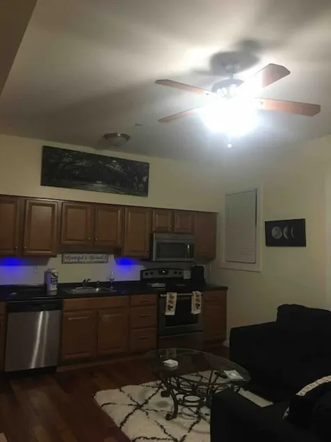 The couples home with free wifi - Image 1