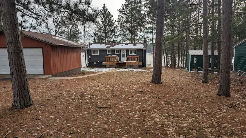 Moon Lake Waterfront Getaway - Image 1