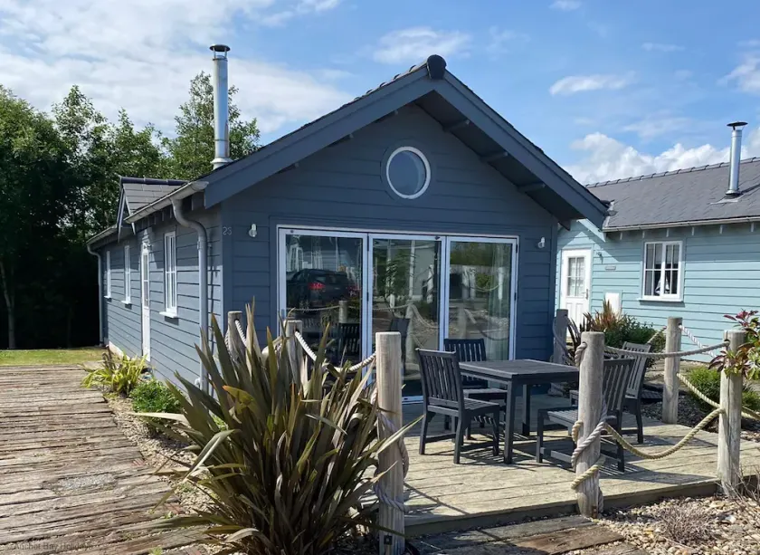 Stunning Beach House - Sleeping 4 in 2 Bedrooms - Pool and Beach Access Included. - Image 1