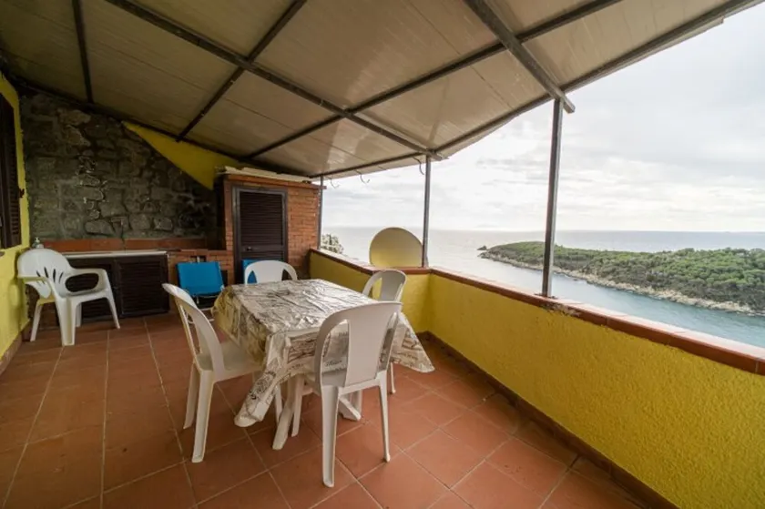 Le Isole with large terrace overlooking the sea - Image 1