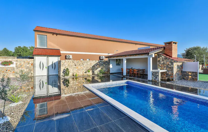 Awesome Home In Ugljane - Image 1