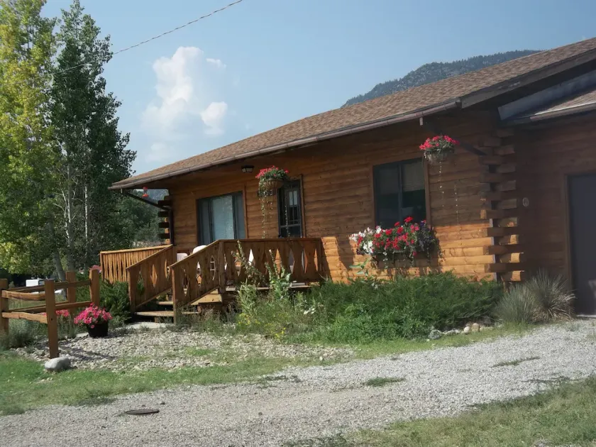 Benders Log Cabin \"Din Home Away from Home\" - Image 1