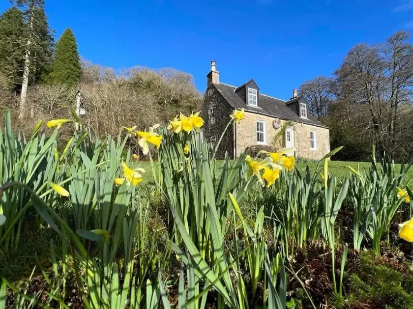Spacious 3 Bedrooms, Sleeps 6  Spectacular Loch Views & Enclosed Garden - Image 1