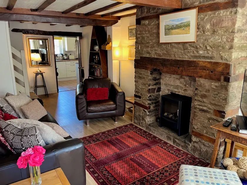 Pretty cottage, perfect readers' retreat in centre of Hay, parking & fast wifi - Image 1