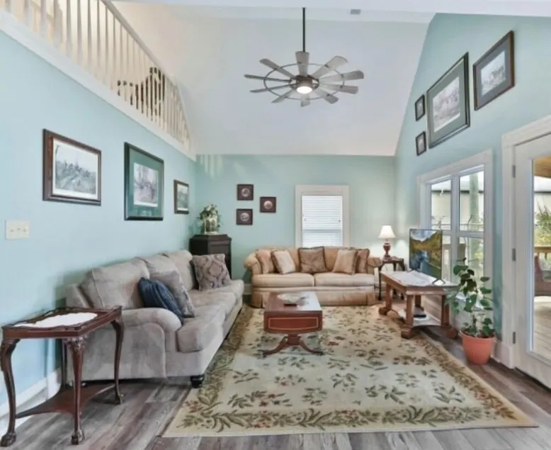 Beautiful restored Victorian farmhouse - Image 1
