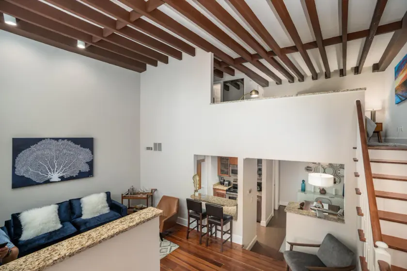 Loft contemporain d'une chambre dans le centre-ville historique de Charleston + parking gratuit! - Image 1