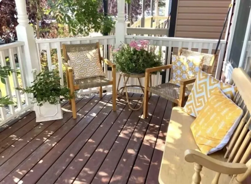 Auburn Oasis☀️near Banff*South Health*4 bdrms*4 bthrms*Sleeps 10*Has AC*2 kitchen - Image 1