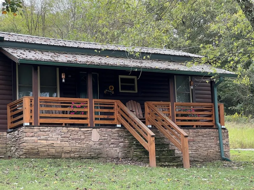 Country log cabin in beautiful middle Tennessee - Image 1