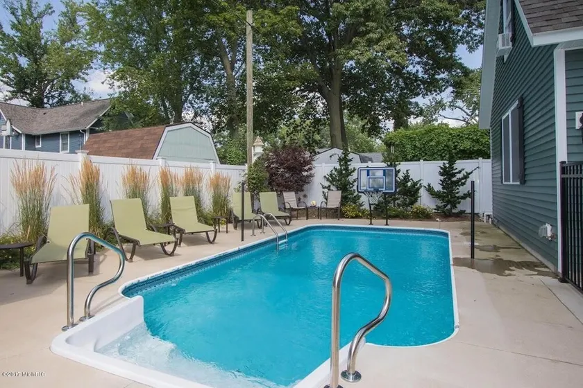 Swimming Pool & Shuffleboard - 2 Blocks zum South Beach & Kid's Corner! - Image 1