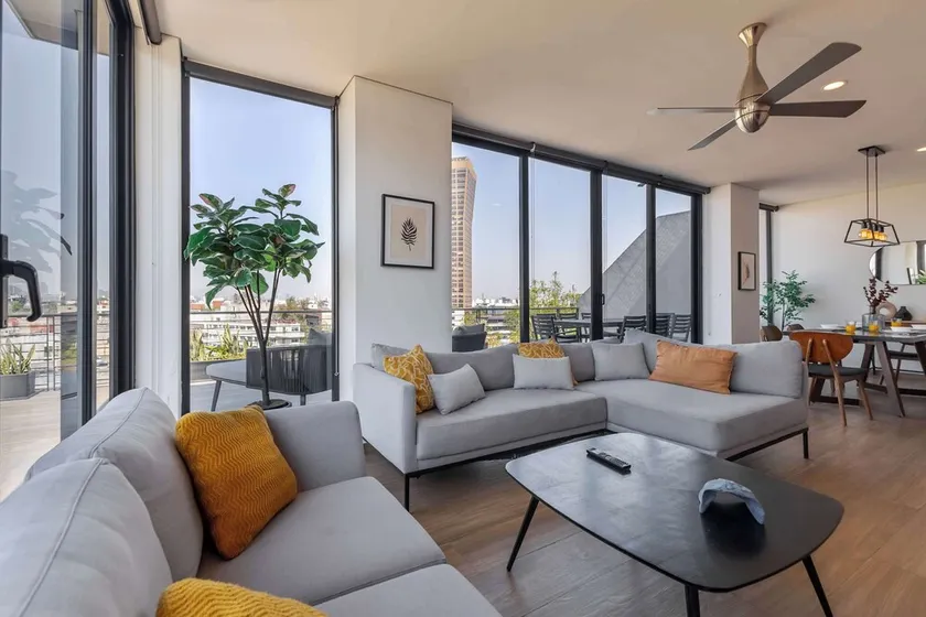 Capitalia | Designer Charm near WTC - Image 1