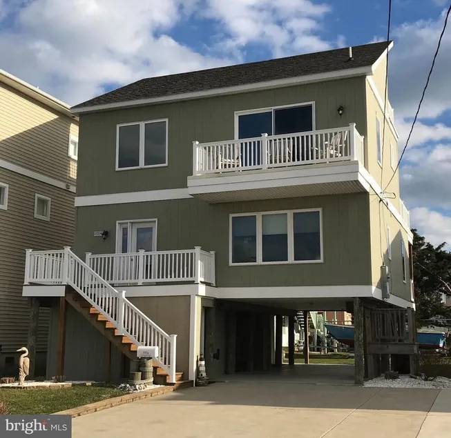 Beach Block Getaway - Decks and Views in North Brigantine - Image 1