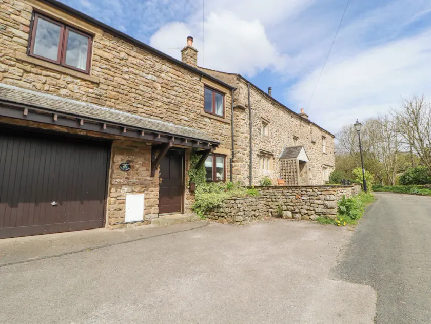 BARN COTTAGE, pet friendly, character holiday cottage in Ingleton - Image 1