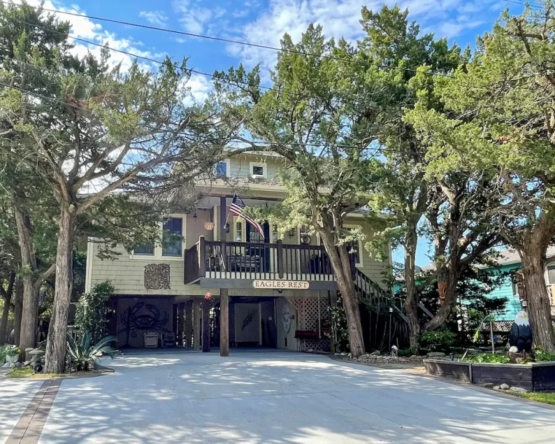 Eagles Rest: Relax in this pet friendly home with an enclosed yard perfect for y - Image 1