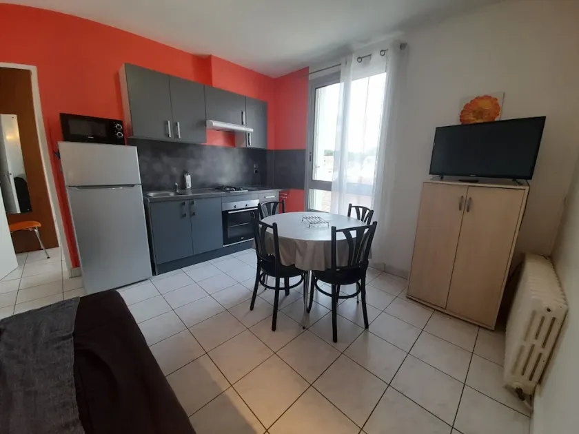 Zentral gelegenes T2-Apartment in La Roche-Posay mit umfassender Ausstattung und kostenfreiem WLAN - Image 1