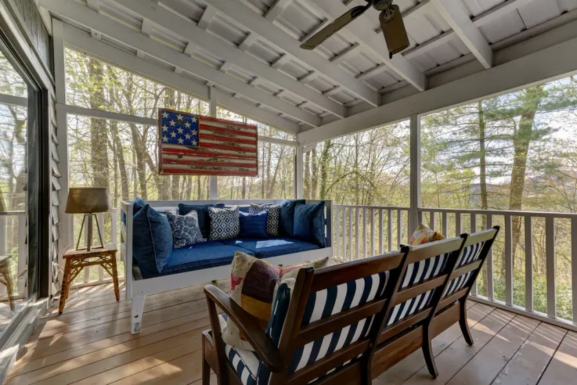 Estes Cottage: Cozy Mirror Lake Cottage w Screened Porch, Firepit | Pet Friendly - Image 1
