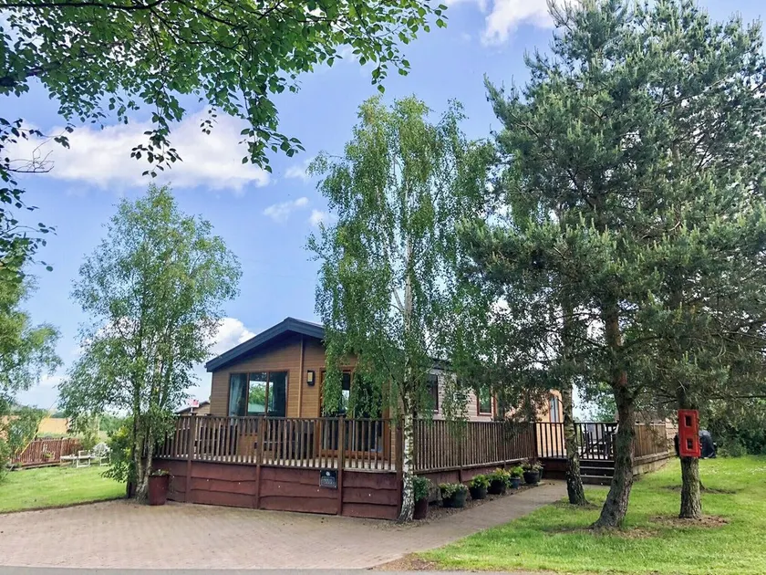 Oakwood Lodge - Image 1