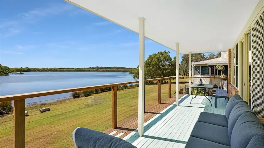 With spectacular views of the estuary and park, this retreat is the perfect tranquil escape - Image 1
