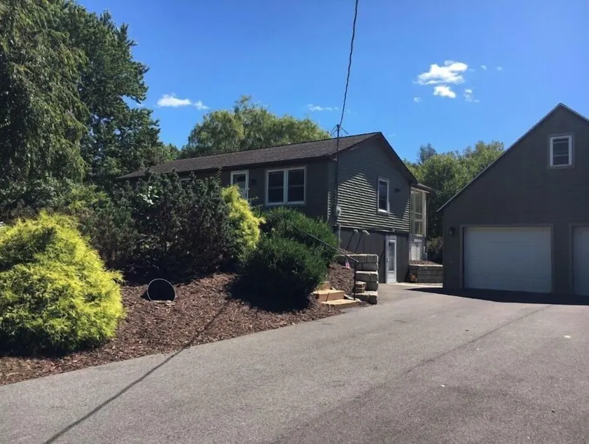 Pretty family house in the heart of the Fingerlakes. - Image 1