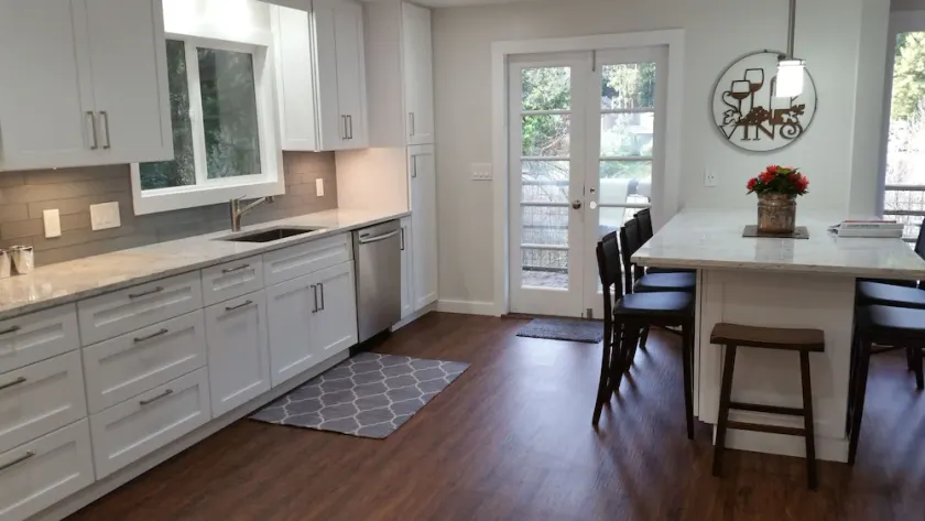 Riverfront Retreat Remodeled Kitchen 3BR & Hot Tub - Image 1