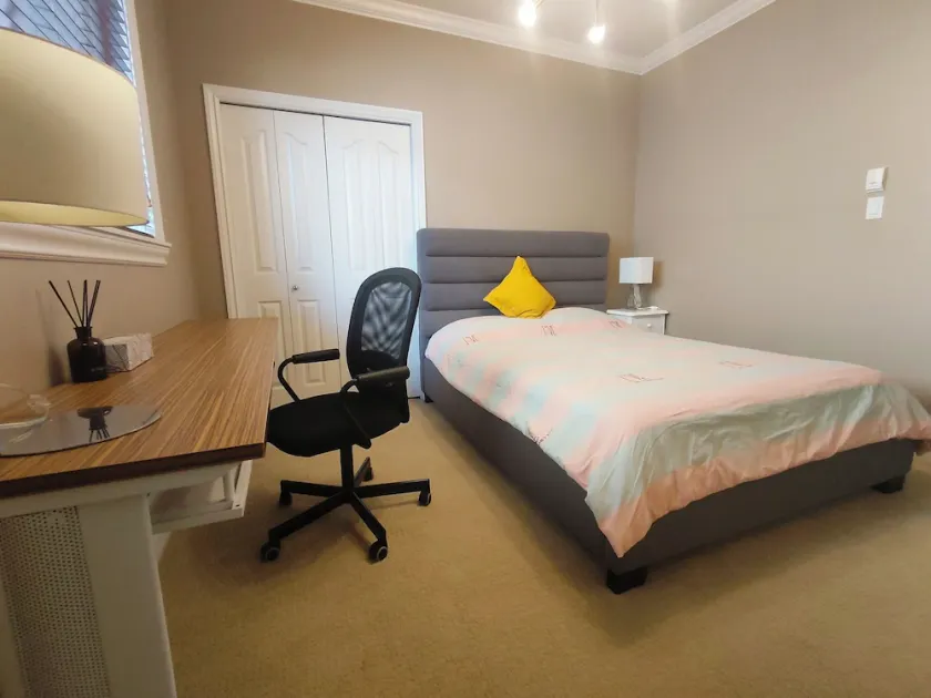 One bedroom and one bathroom with independent entrance, free Wi-fi, free parking - Image 1