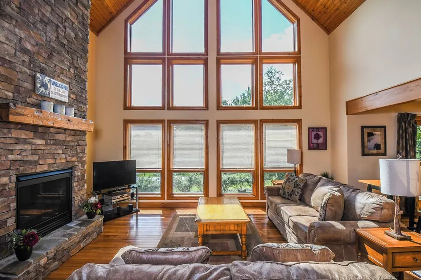 Mountain Top Lodge - Image 1