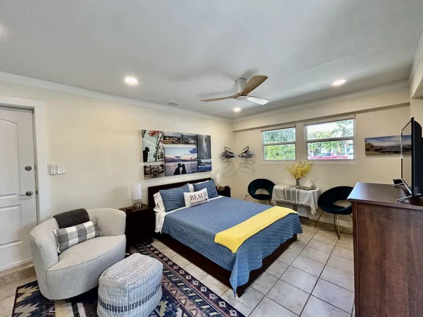Bright & Light Modern Beachy Studio - Image 1