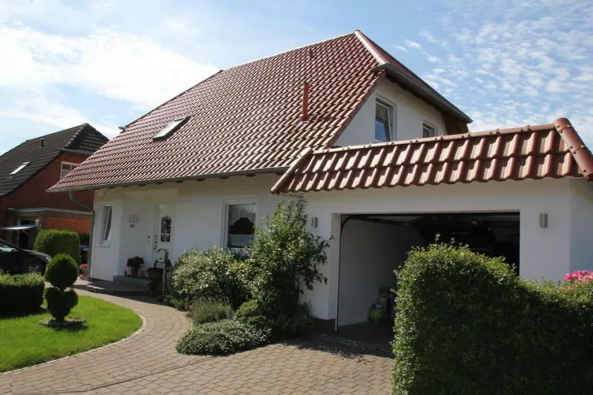 Spacious holiday home in the port town of Sassnitz on the island of Rügen - Image 1