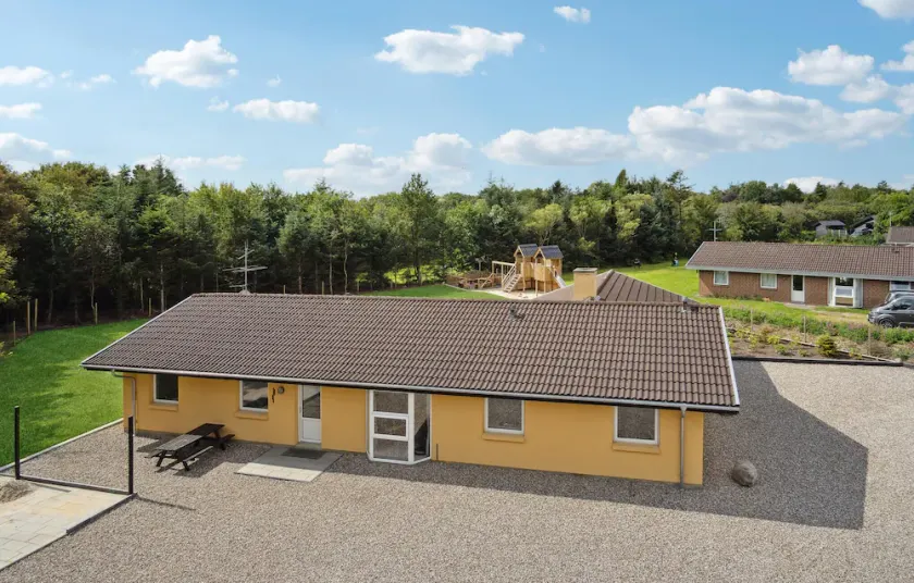 5 bedroom accommodation in Oksbøl - Image 1