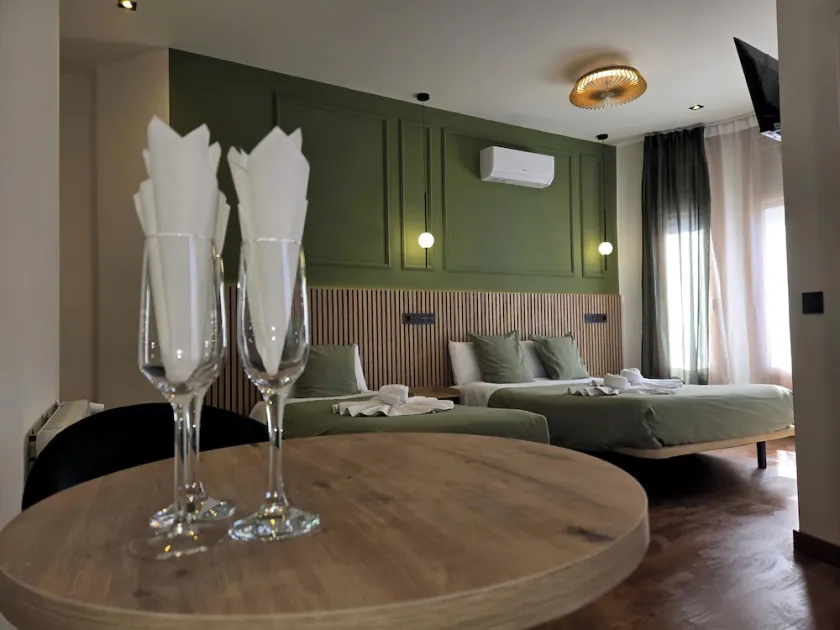 Hostal Main Street Madrid - Image 1
