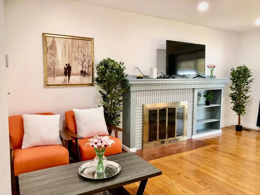 Spacious AC 2 BR Unit w/ Covered Deck - Image 1