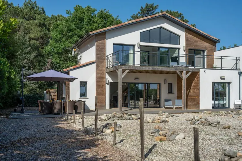 Maison Du Lac - Four Bedroom Villa, Sleeps 8 - Image 1