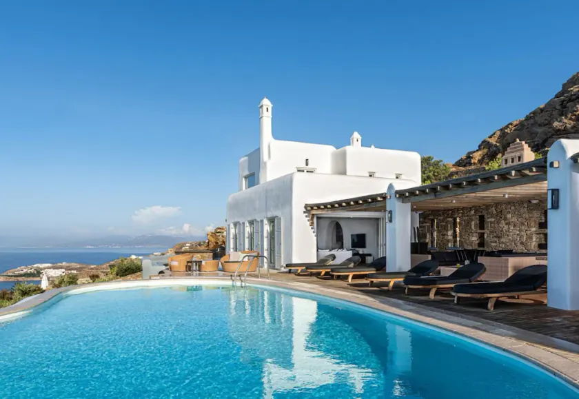 This Luxury Retreat View is Just Stunning and its Location Unbeatable - Image 1
