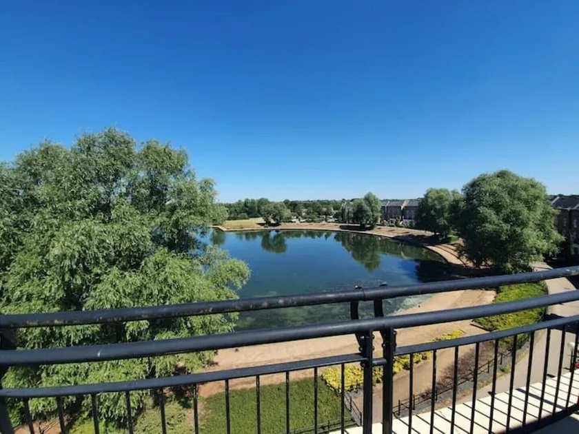 Executive Lakeside 4 Bed Townhouse - Image 1