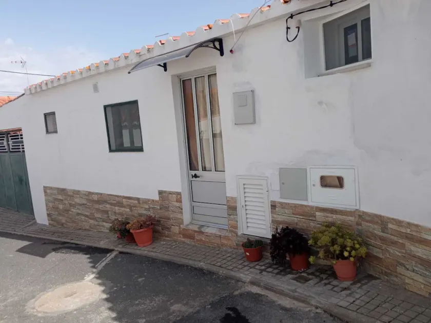 Casa do Rosa - Sleeps 6 - Parking - WiFi - Image 1