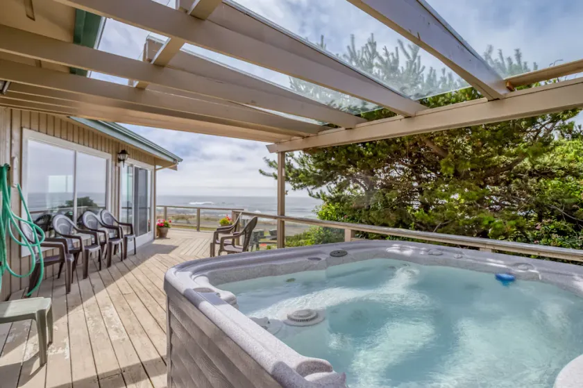 Dieses gut gestaltete Haus wird zu Ihrem neuen Lieblings-Retreat mit Whirlpool! - Image 1