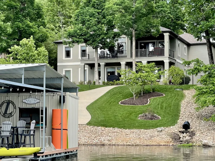 Porto Cima Lakefront Home in calm water cove perfect for Family Fun! - Image 1