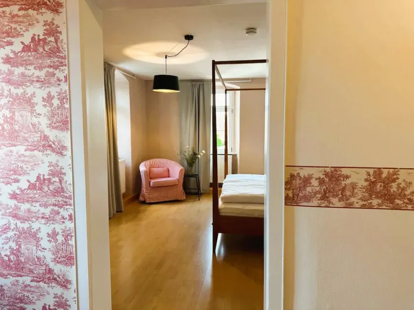 Accommodation with three bedrooms - ideal for long-term tenants - Image 1
