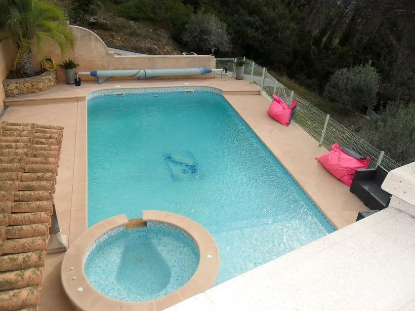 Fremragende villa i Provence Betagende udsigt Jaccuzi-pool opvarmet fra maj til oktober - Image 1