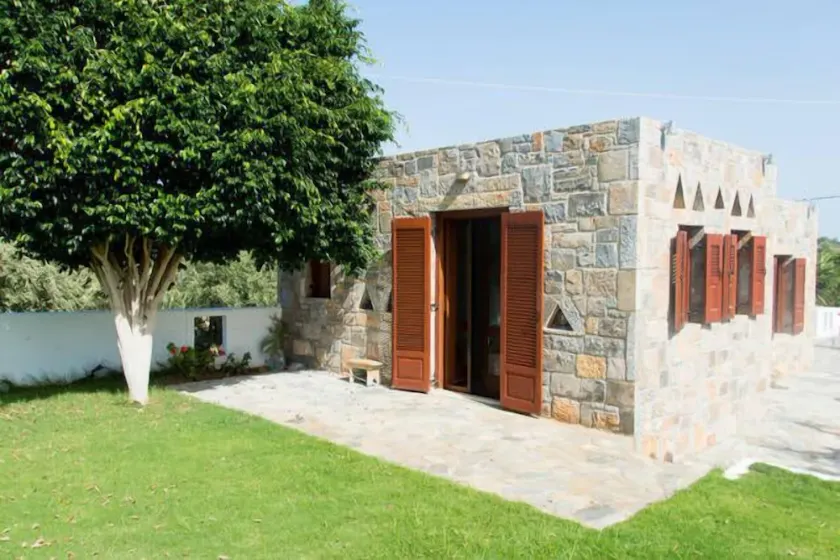 Romantic Stone Studio Close To The Beach - Image 1